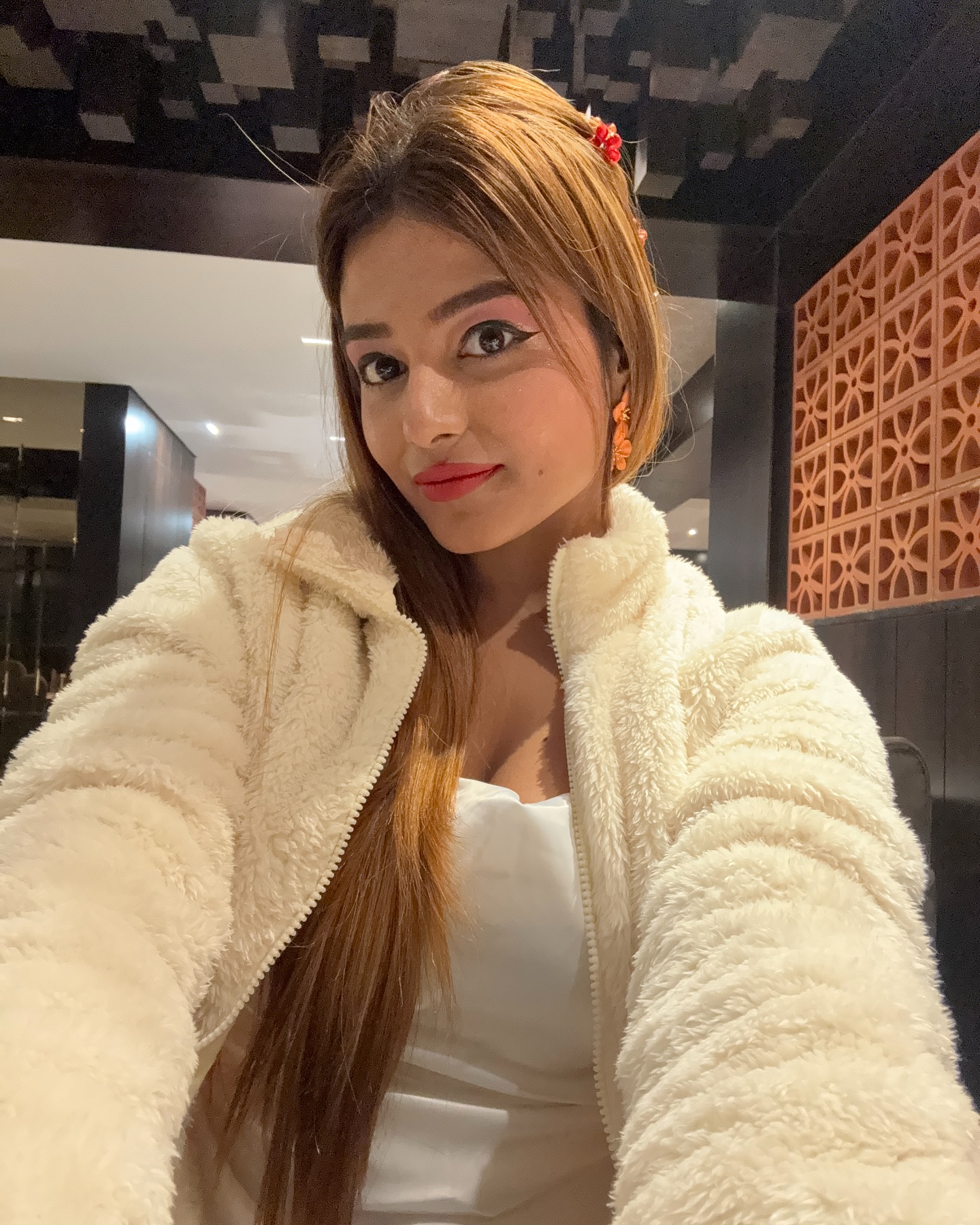 cute girl image with sexy look - facebook